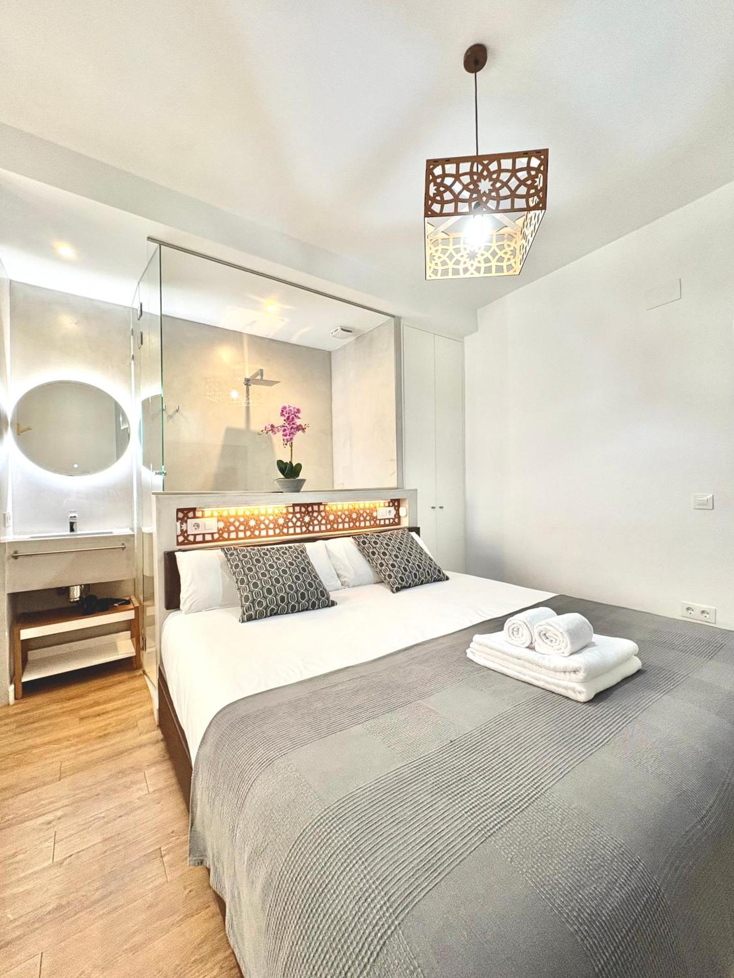 Unique House - Private Spa&Pool -Stayinเซบีญา ภายนอก รูปภาพ