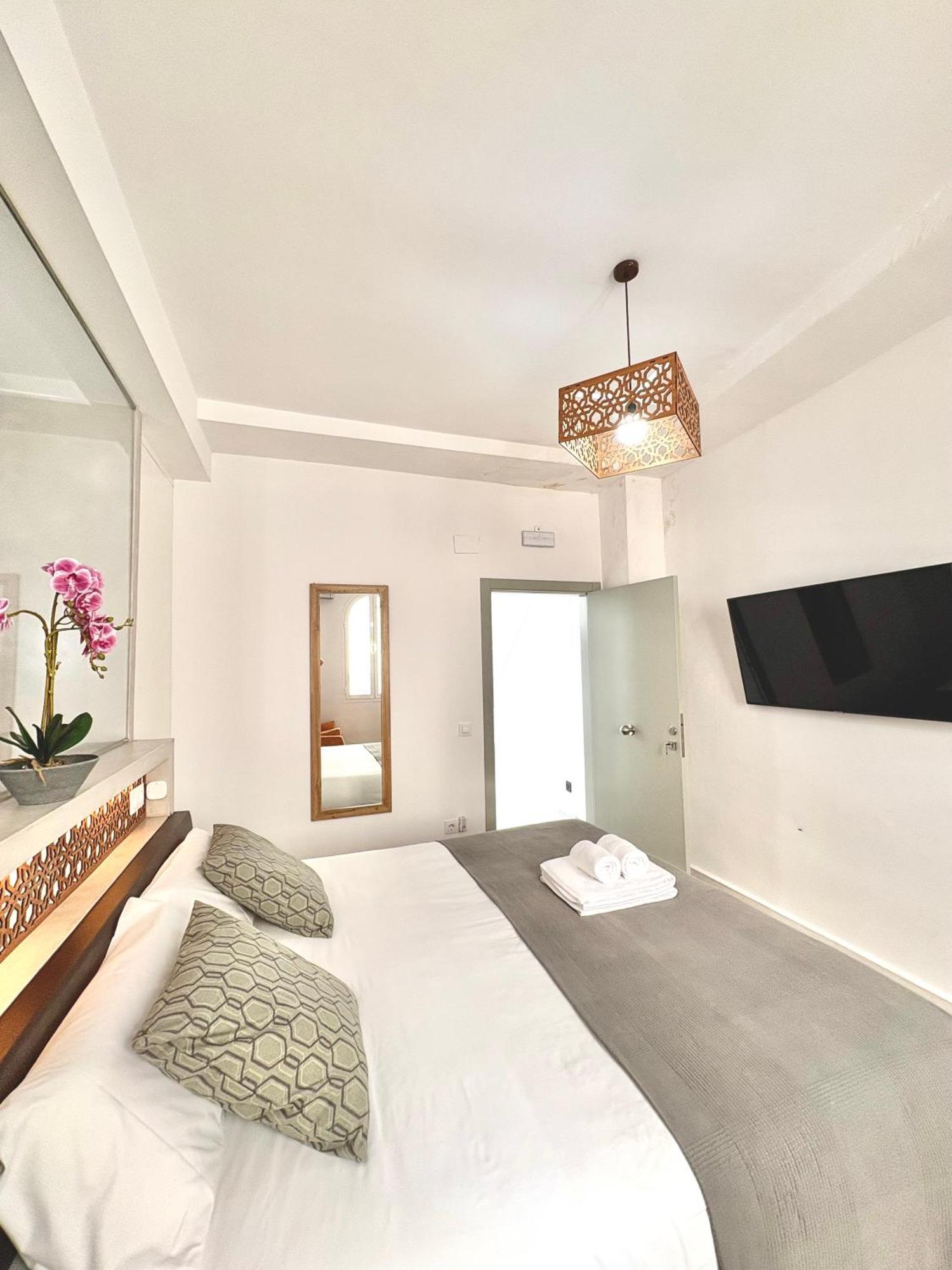 Unique House - Private Spa&Pool -Stayinเซบีญา ภายนอก รูปภาพ