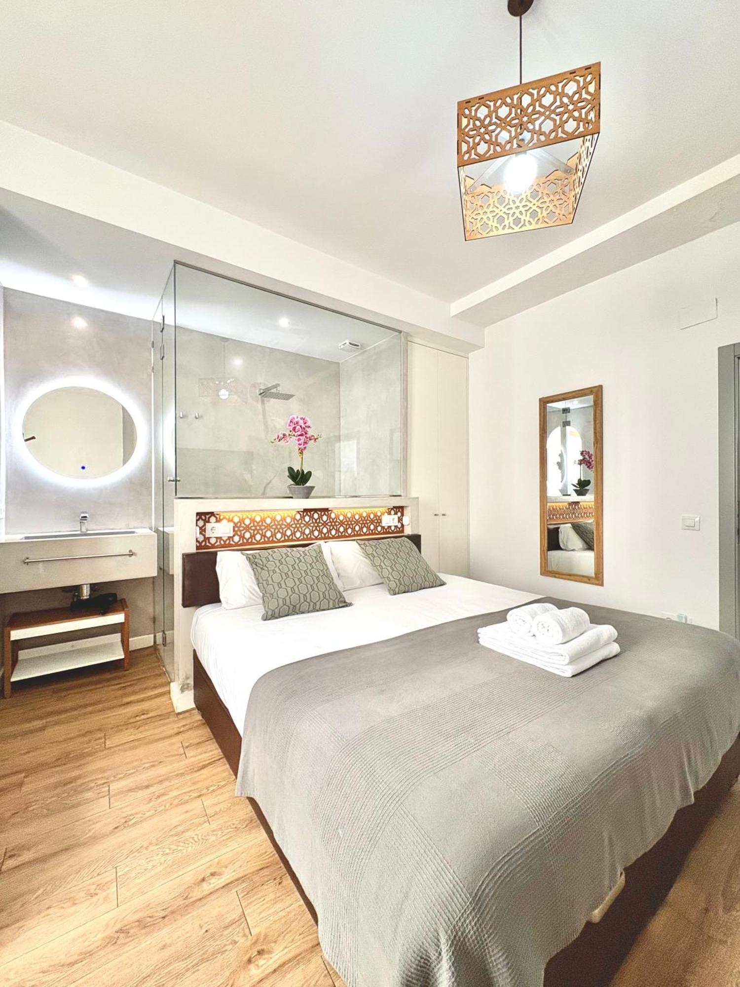 Unique House - Private Spa&Pool -Stayinเซบีญา ภายนอก รูปภาพ