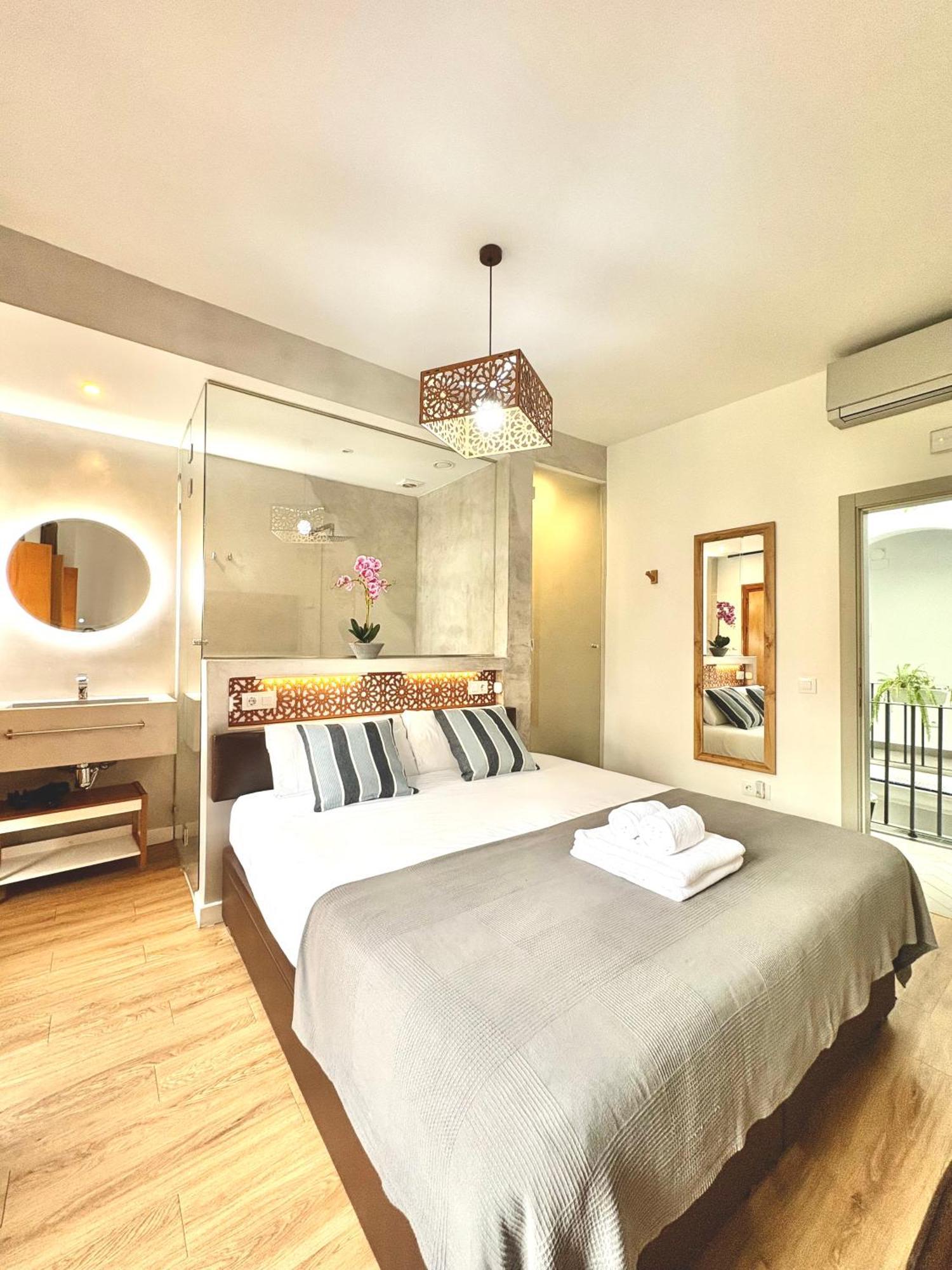 Unique House - Private Spa&Pool -Stayinเซบีญา ภายนอก รูปภาพ