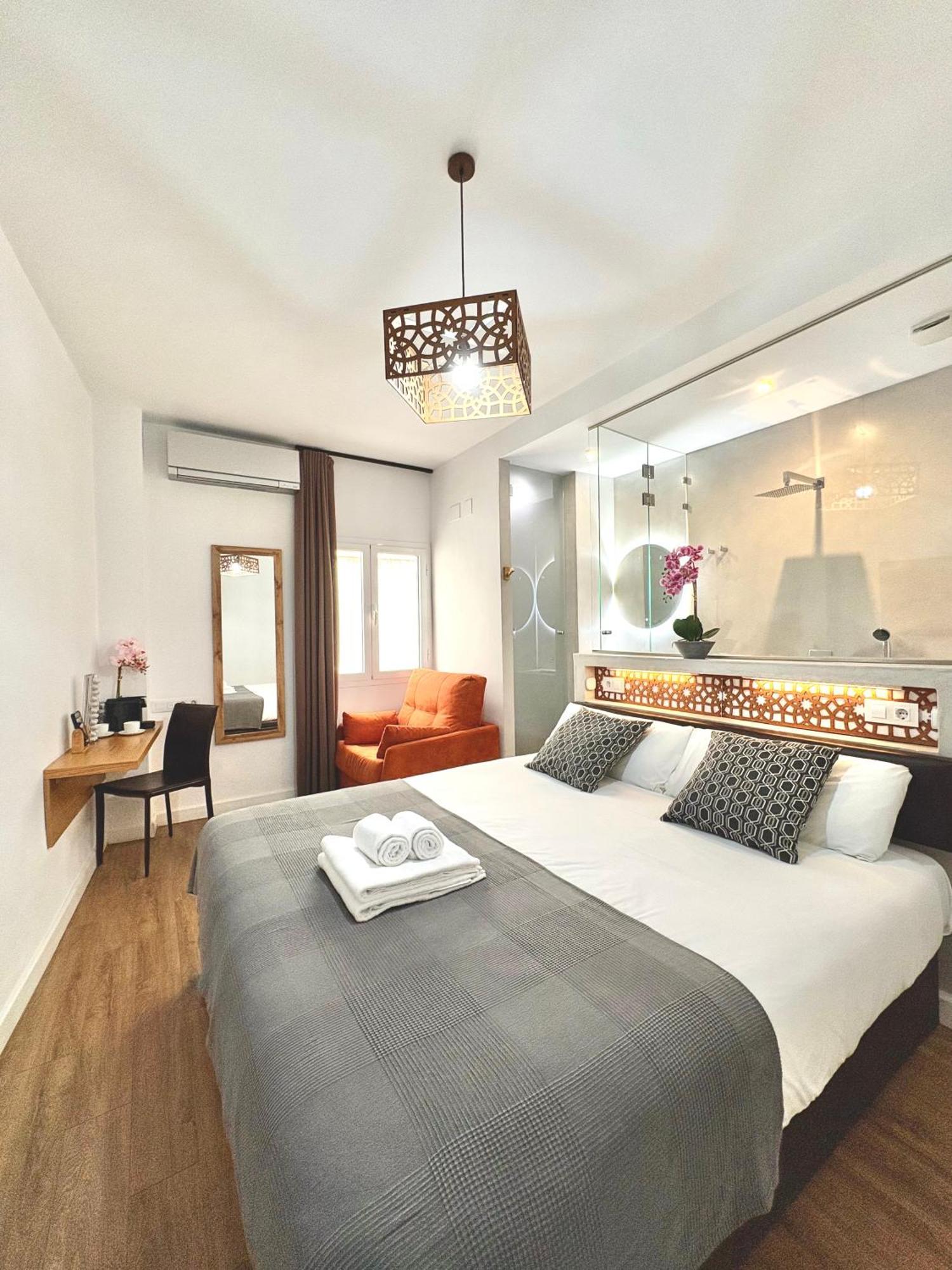 Unique House - Private Spa&Pool -Stayinเซบีญา ภายนอก รูปภาพ