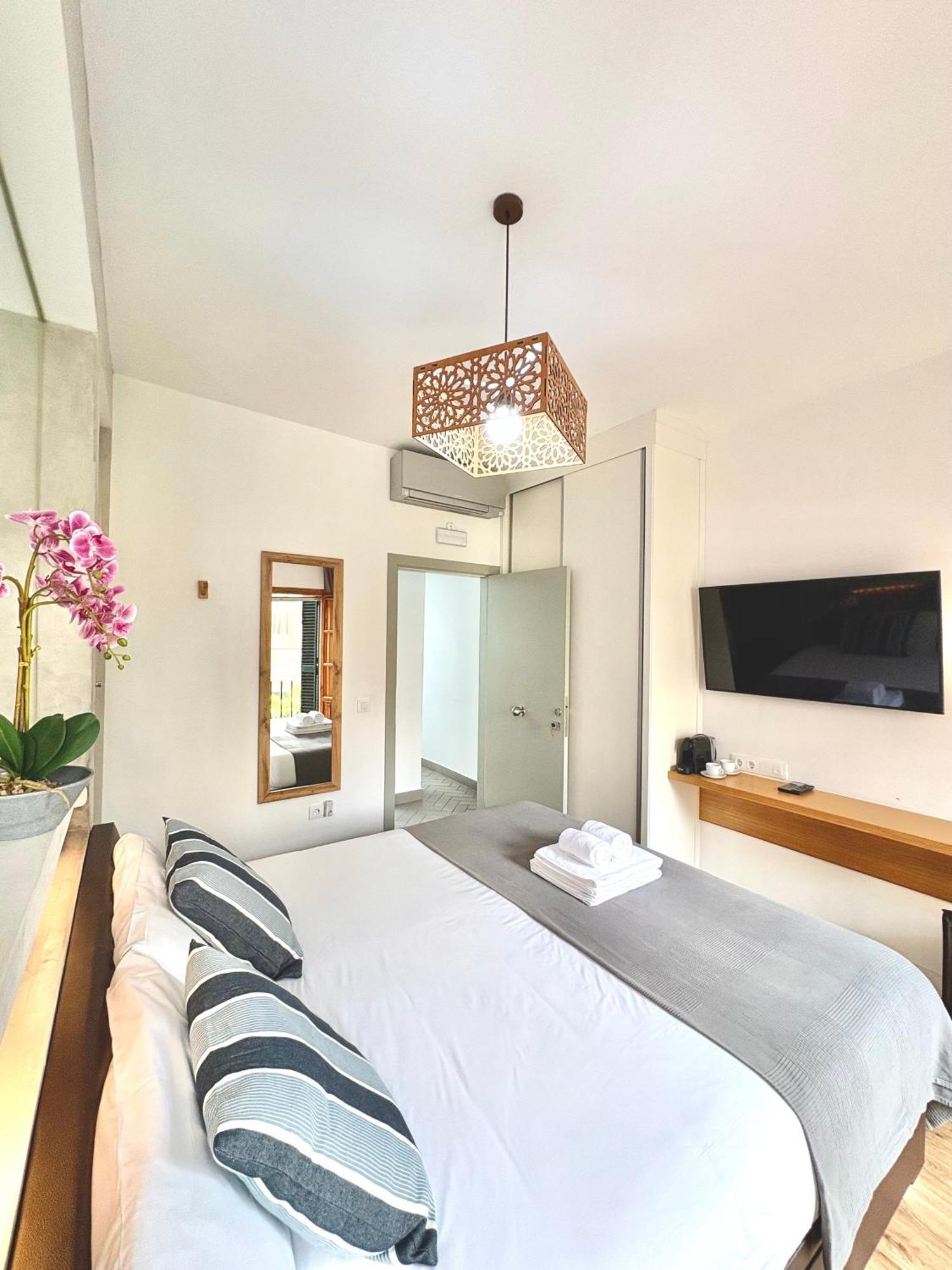 Unique House - Private Spa&Pool -Stayinเซบีญา ภายนอก รูปภาพ