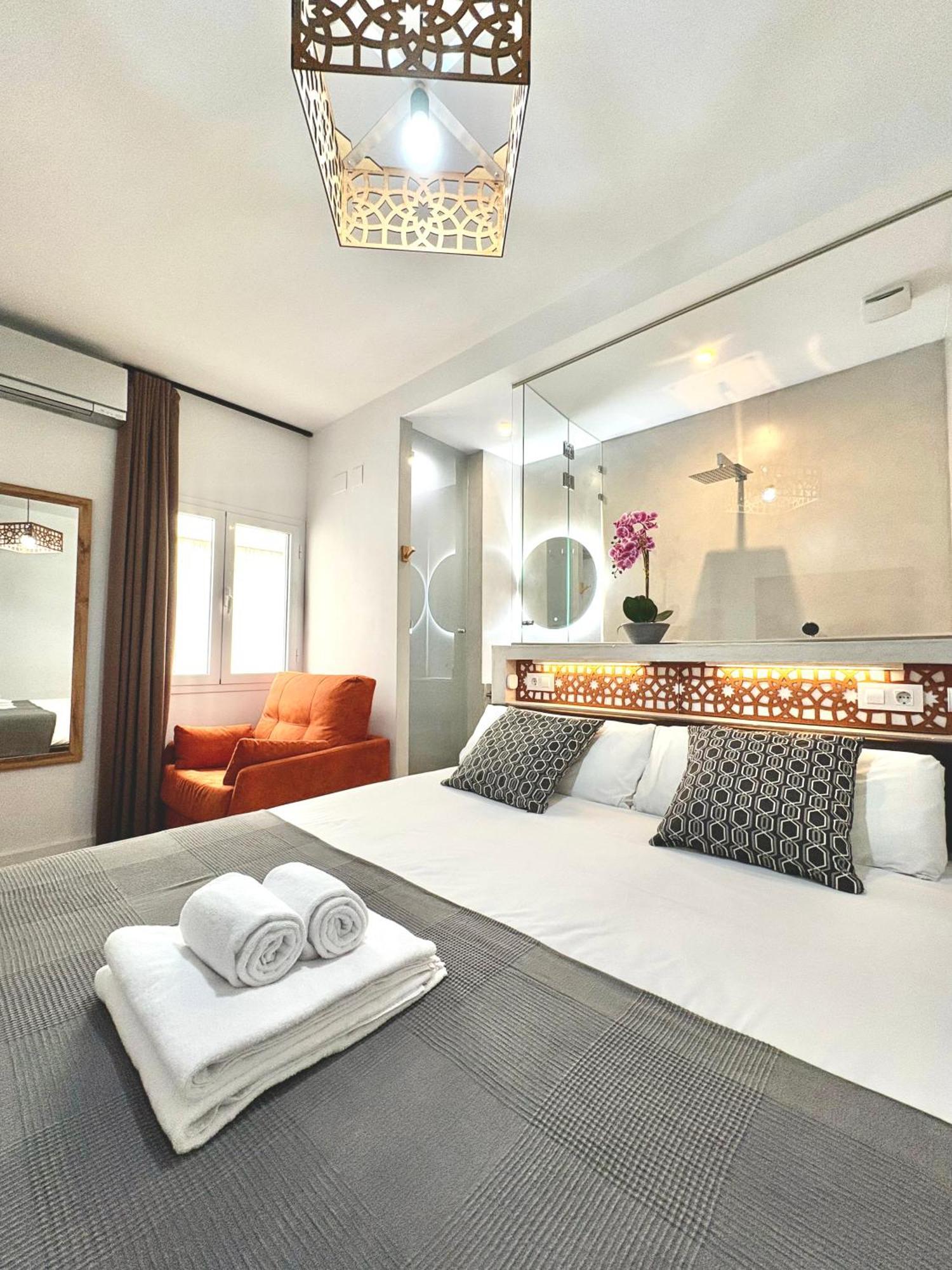 Unique House - Private Spa&Pool -Stayinเซบีญา ภายนอก รูปภาพ