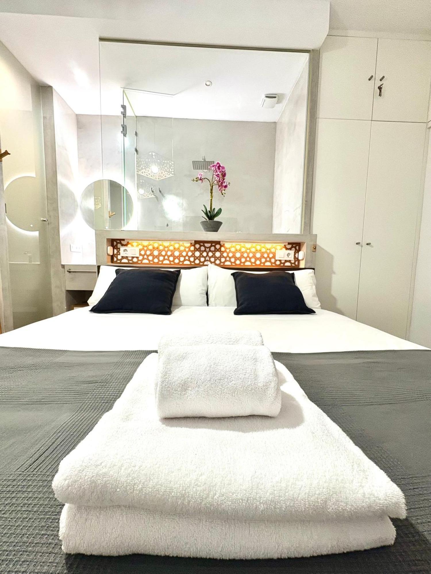 Unique House - Private Spa&Pool -Stayinเซบีญา ภายนอก รูปภาพ