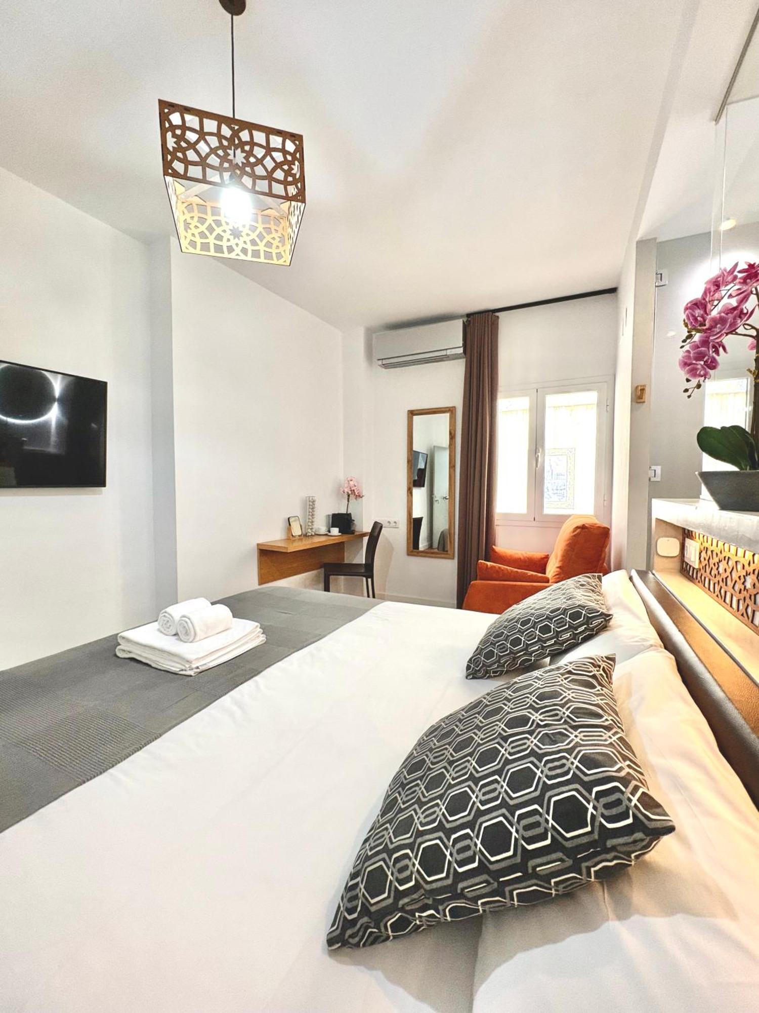 Unique House - Private Spa&Pool -Stayinเซบีญา ภายนอก รูปภาพ