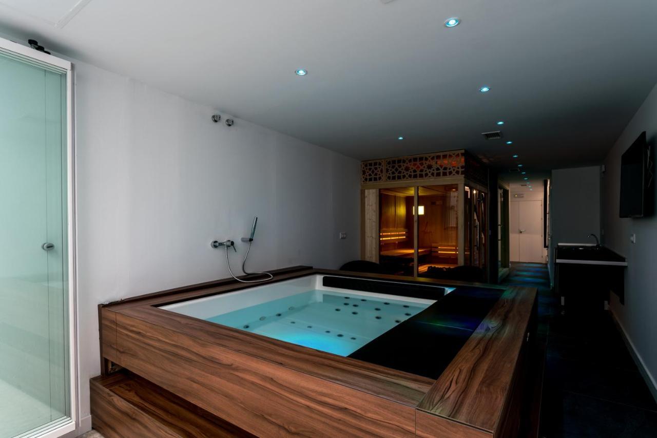 Unique House - Private Spa&Pool -Stayinเซบีญา ภายนอก รูปภาพ